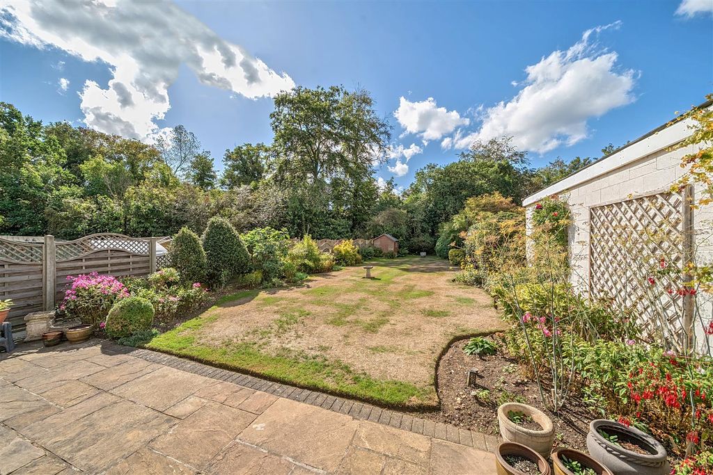 Property photo 3 of 19 Garden
