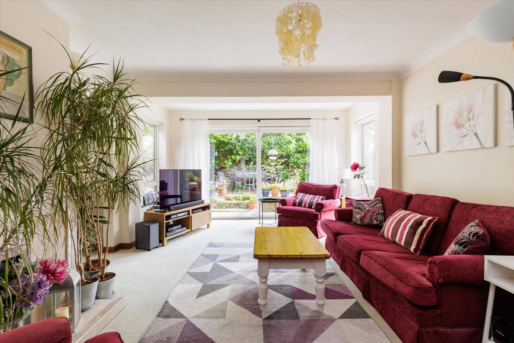 Property photo 3 of 11 Image