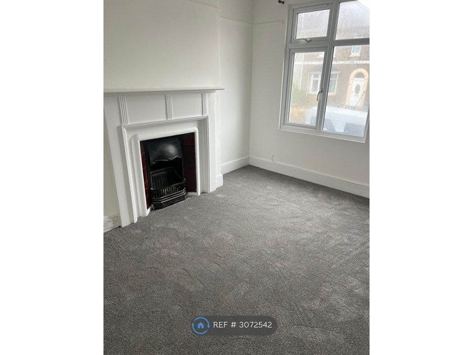 Property photo 1 of 8 Lounge
