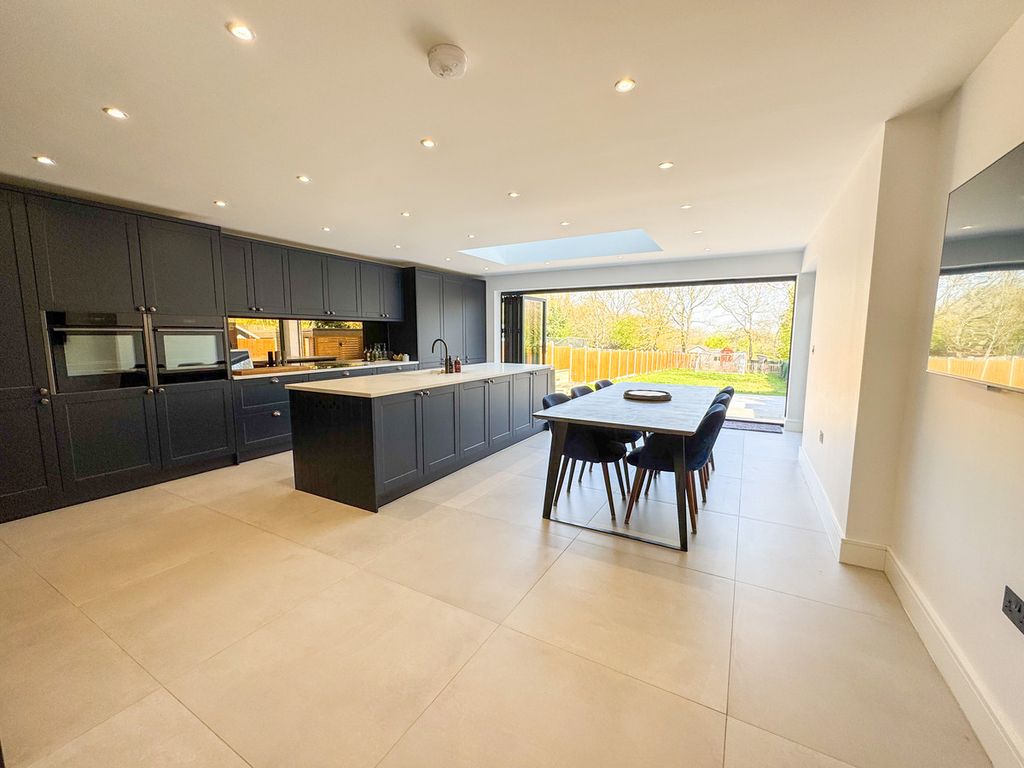 Property photo 2 of 43