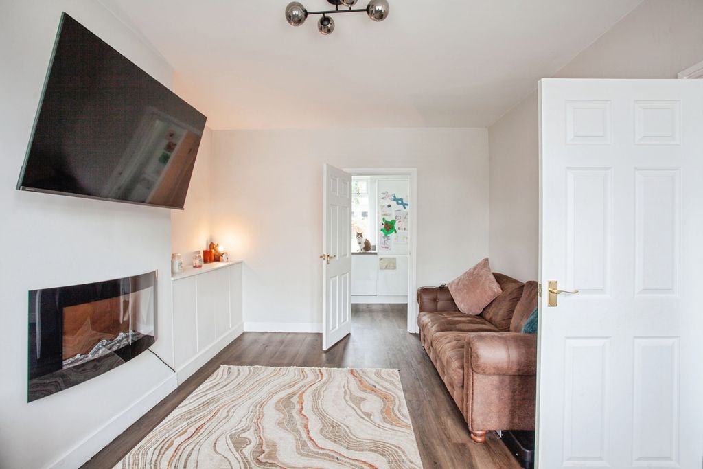 Property photo 3 of 18 Pbox-Img.Jpg