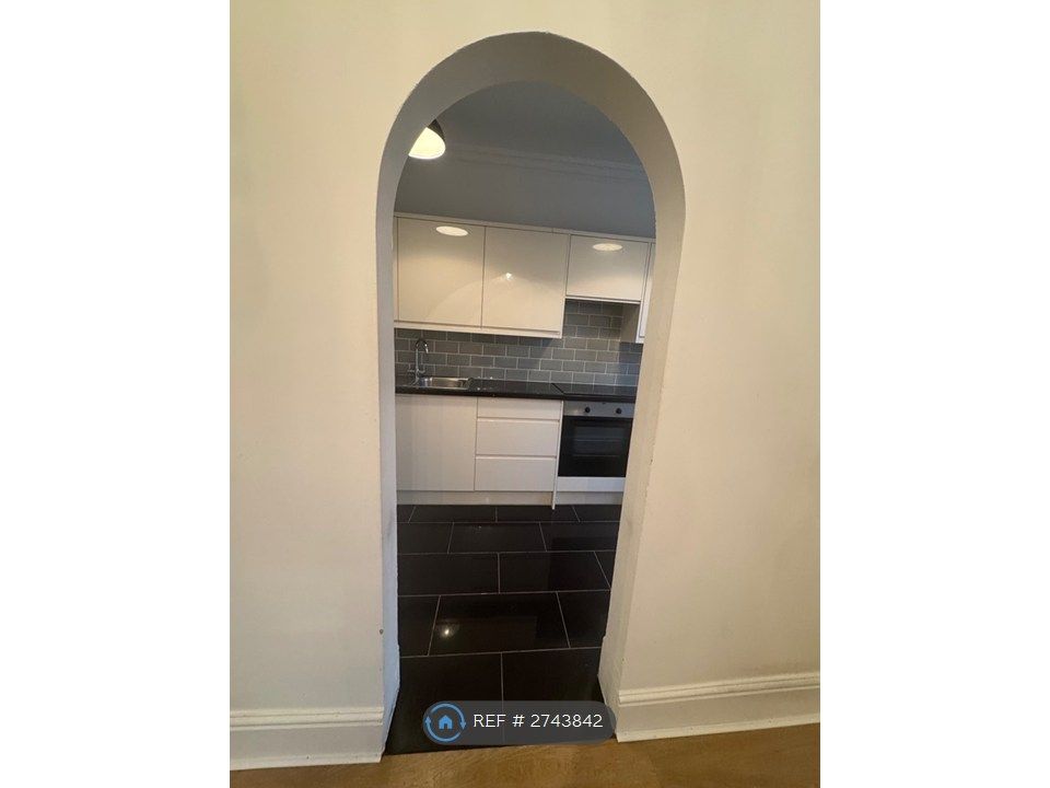 Property photo 3 of 16 Entrance To The Kitchen