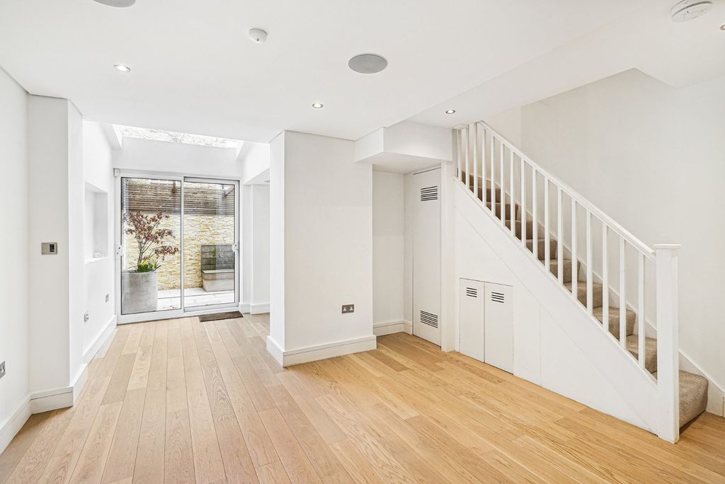 Property photo 1 of 14 Dining Room
