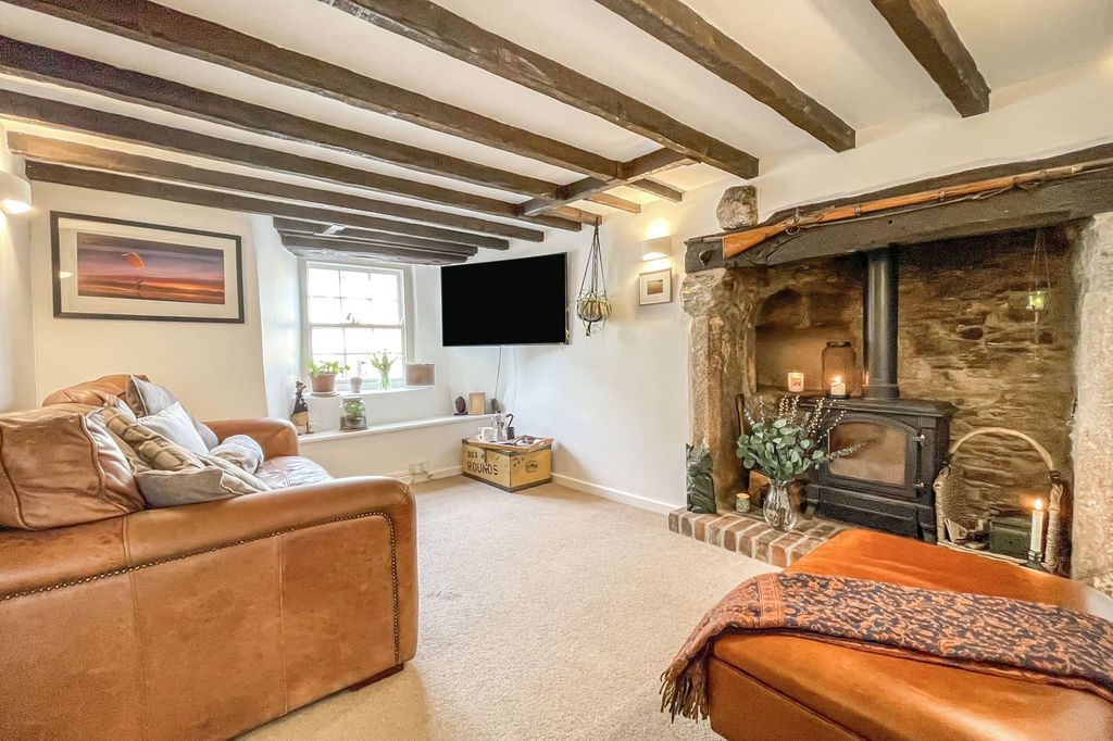 Property photo 3 of 27