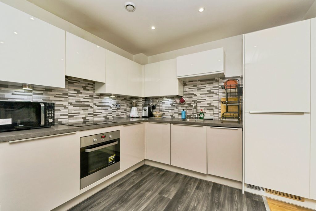 Property photo 2 of 20 1905192-24