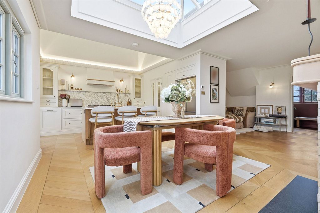 Property photo 3 of 18 Dining/Kitchen