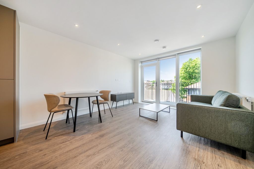 Property photo 3 of 24 1495407-7-6A5A1Fc...