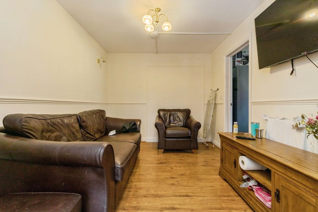 Property photo 3 of 20 Pbox-Img.Jpg