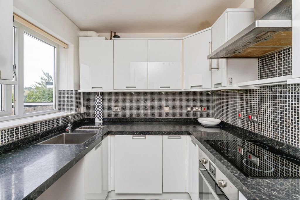Property photo 3 of 21 Kitchen