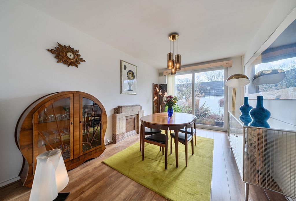 Property photo 3 of 16 1405369-2-698610F...