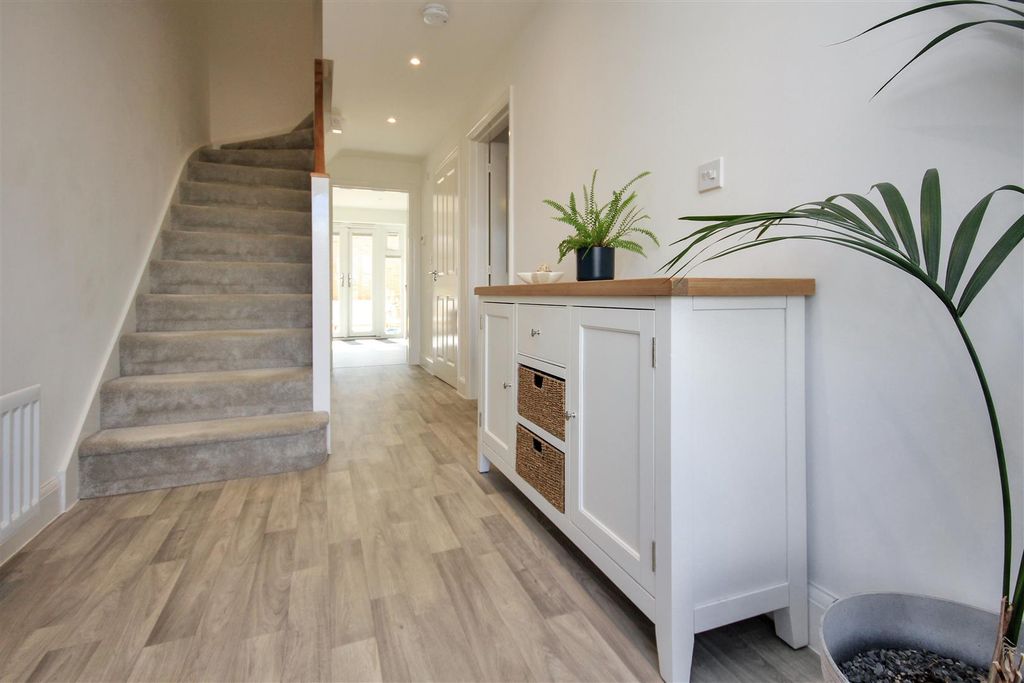 Property photo 2 of 22 Entrance Hall.Jpg