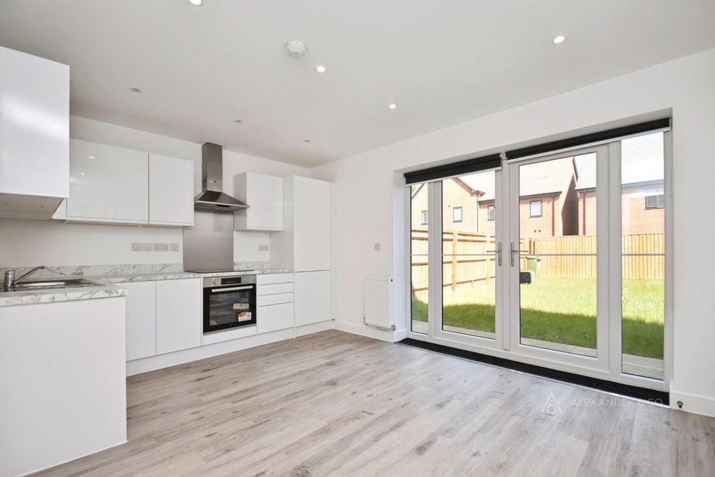 Property photo 2 of 10 Pbox-Img.Jpg