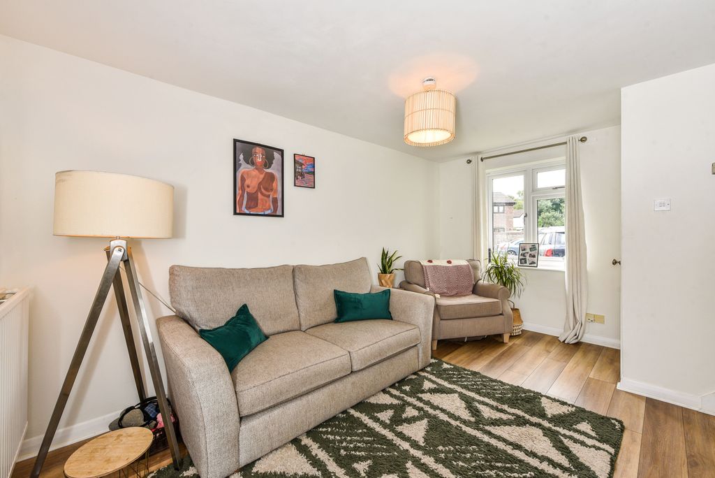 Property photo 2 of 20 Photo 02