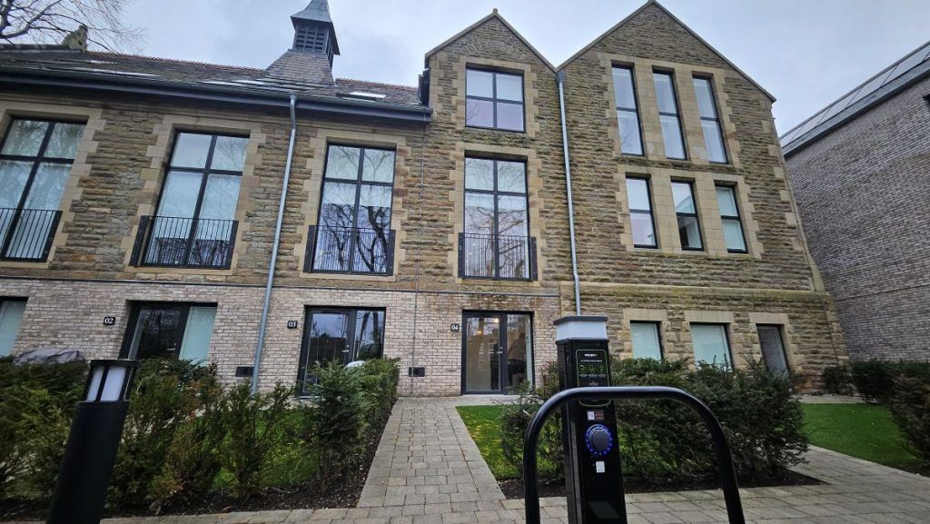 Property photo 2 of 21 2