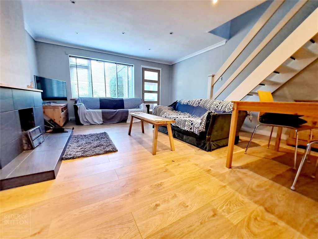 Property photo 2 of 19 Lounge