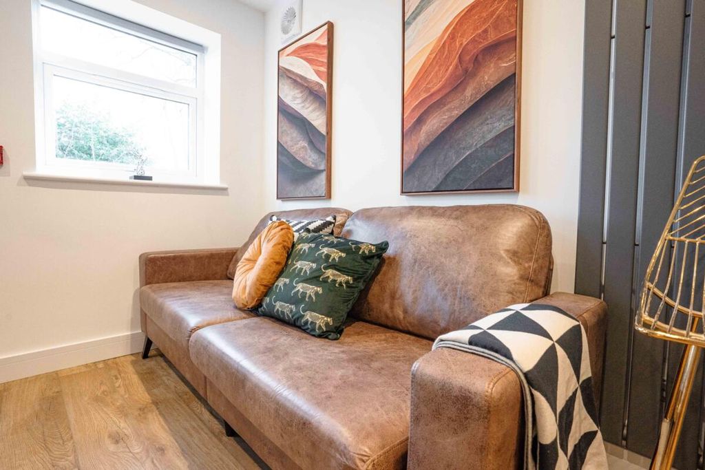 Property photo 3 of 29 46-Battery-Hill-72