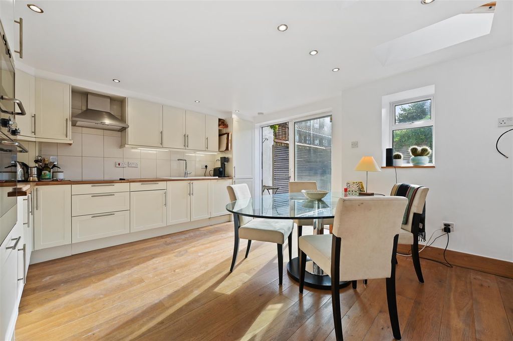 Property photo 2 of 11 Ceylon Road - Diner3 (1).Jpg