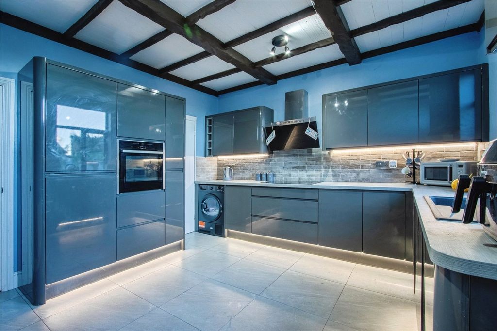 Property photo 2 of 23 Kitchen