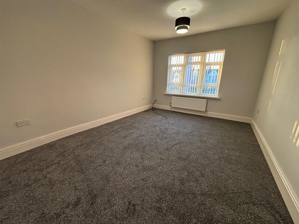 Property photo 2 of 7 Lounge.Jpg