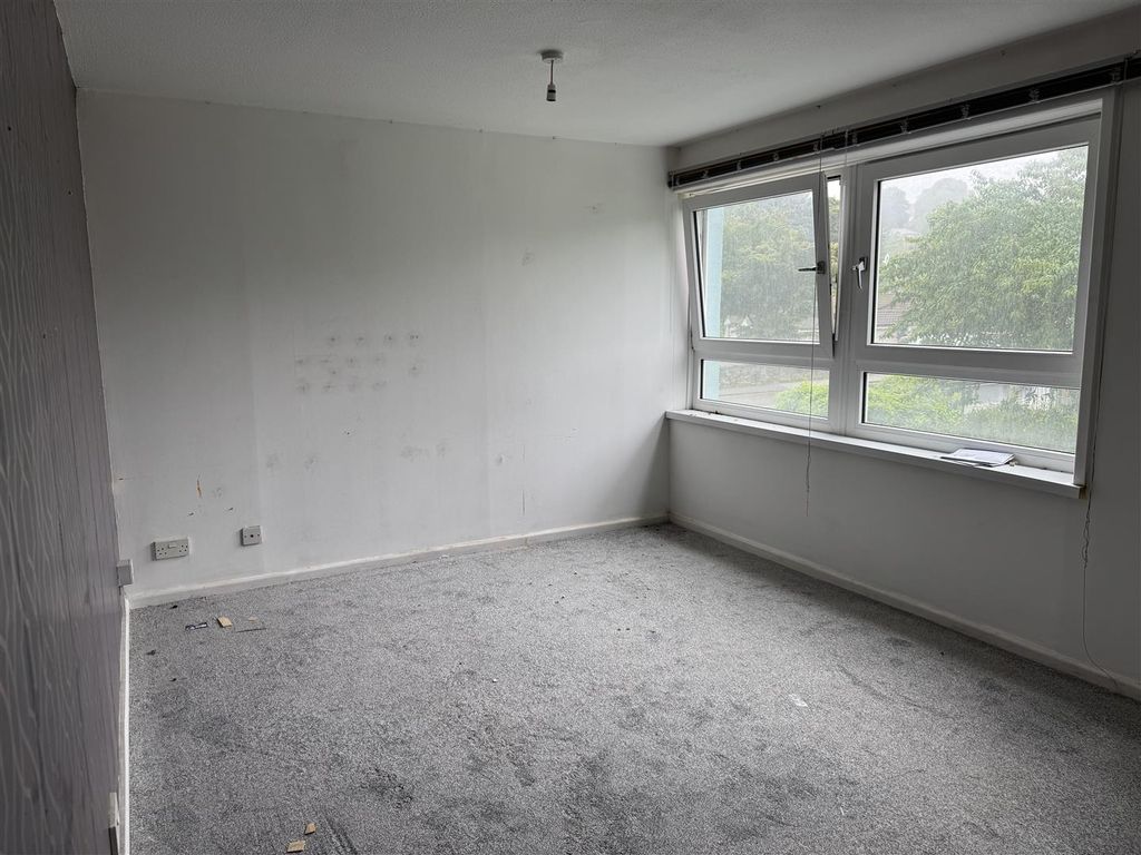 Property photo 3 of 8 Lounge
