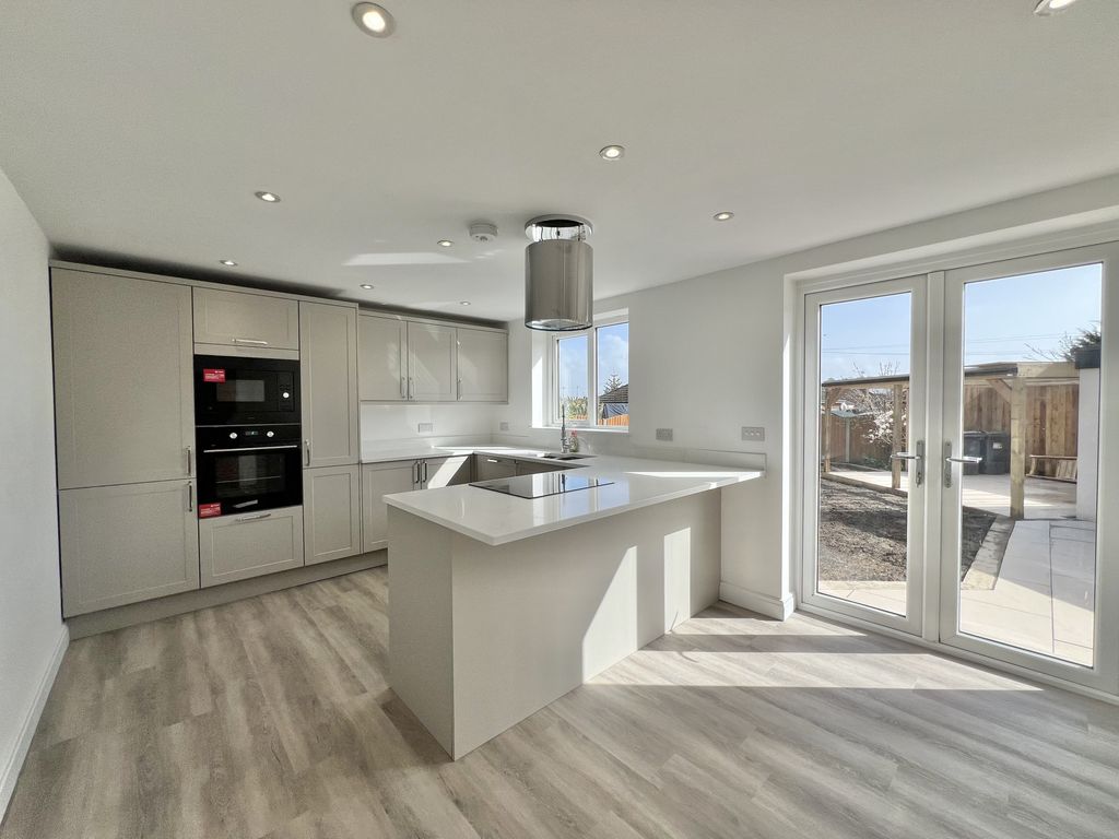 Property photo 2 of 21