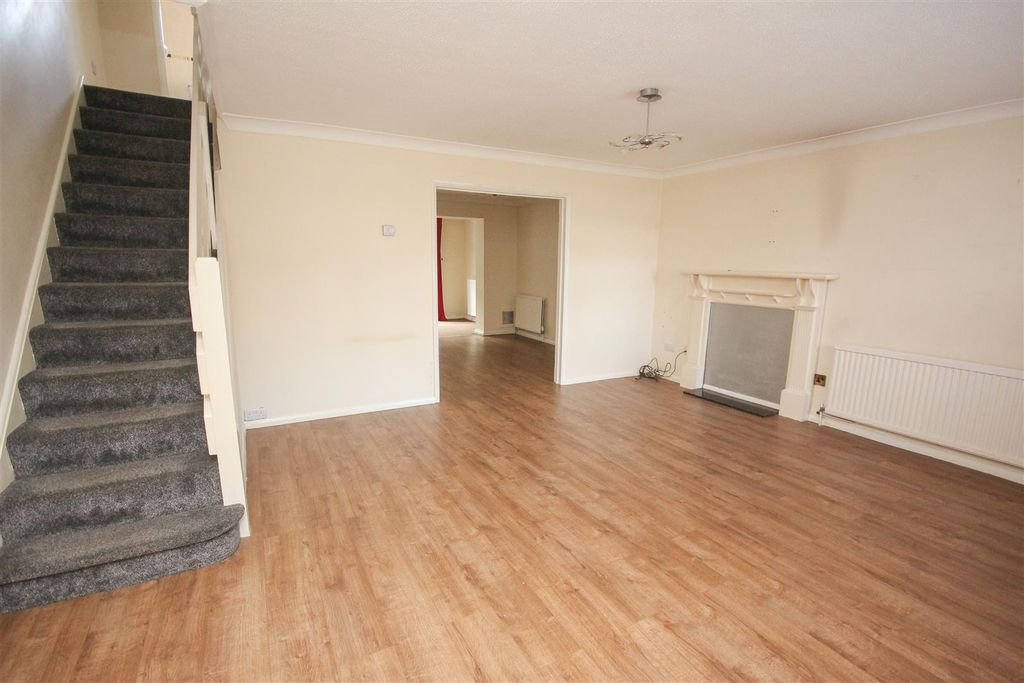 Property photo 2 of 11 Lounge 2.Jpg