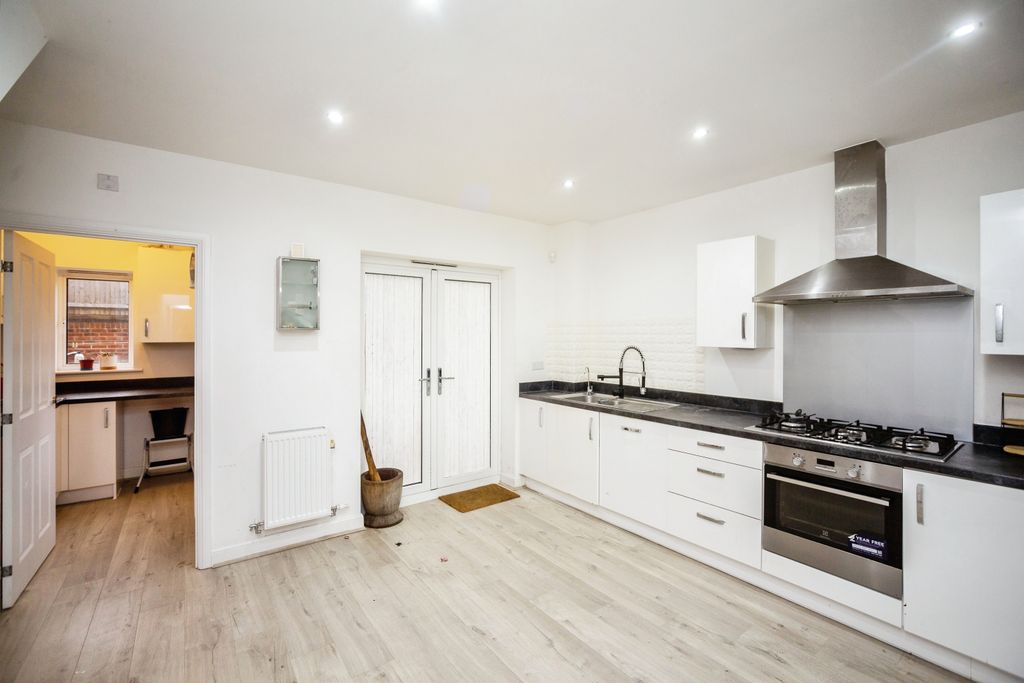 Property photo 2 of 17 Kitchen