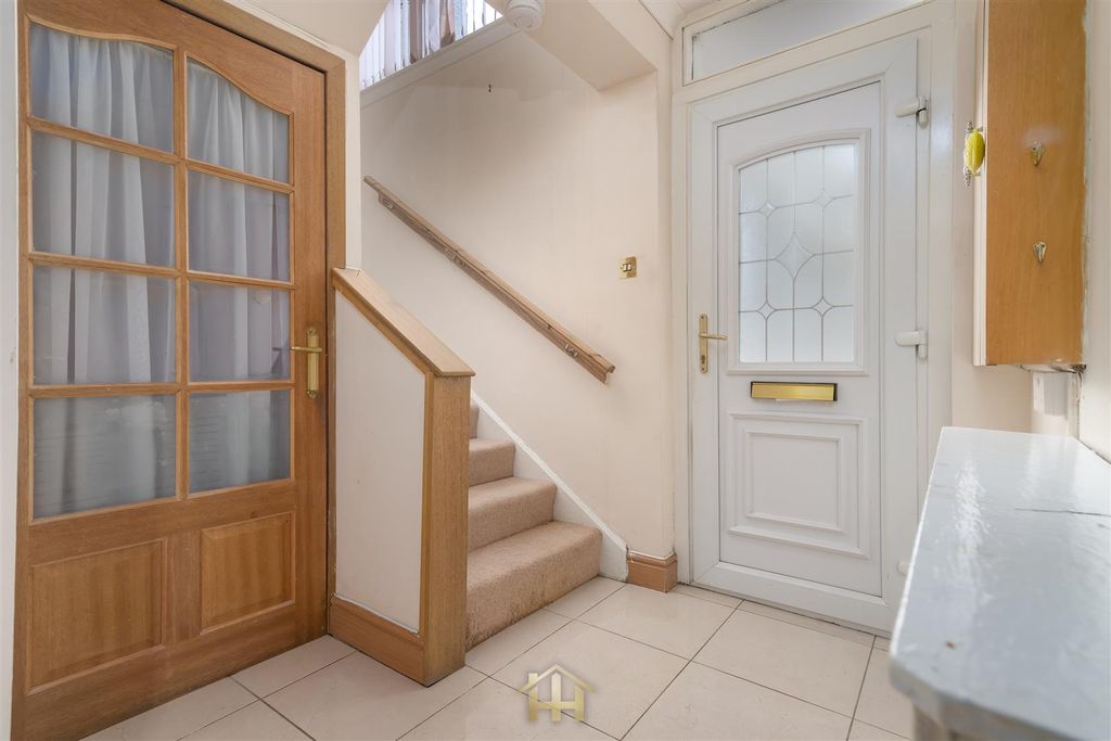Property photo 2 of 32 Strathcarronpl-0004.Jpg
