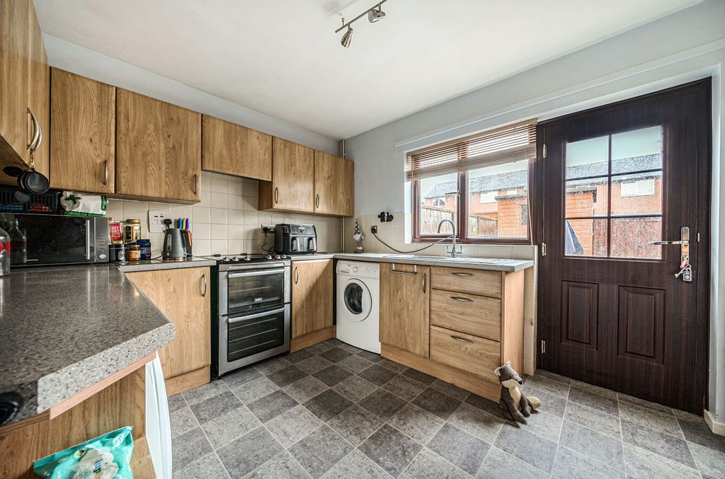 Property photo 3 of 20 1372601-4-68Fb40F...