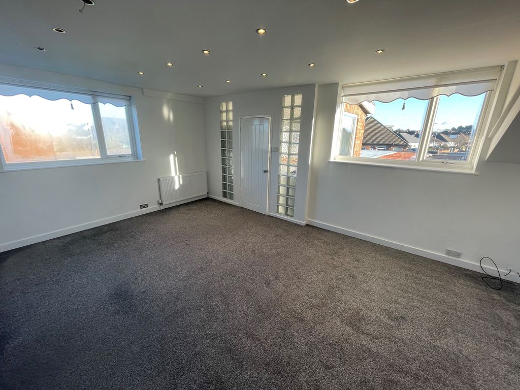 Property photo 1 of 6 Living Room