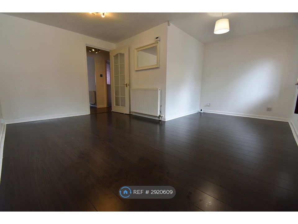 Property photo 3 of 11 Living Room