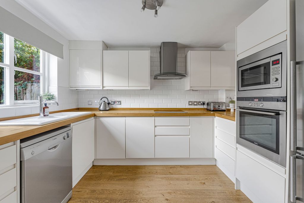 Property photo 3 of 17 Kitchen