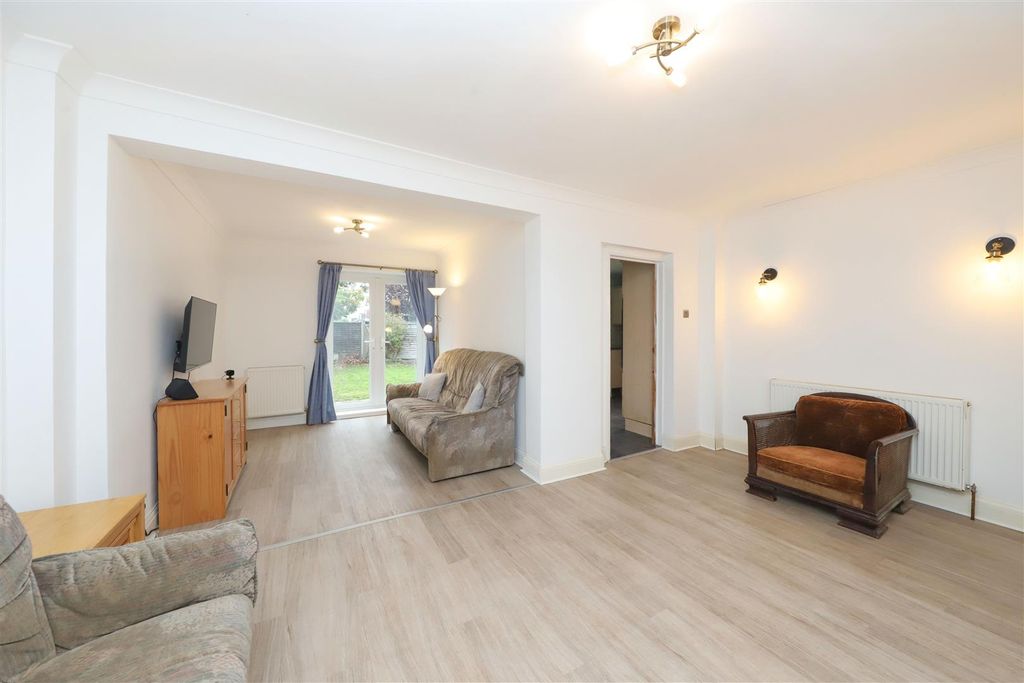 Property photo 3 of 11 Living Room