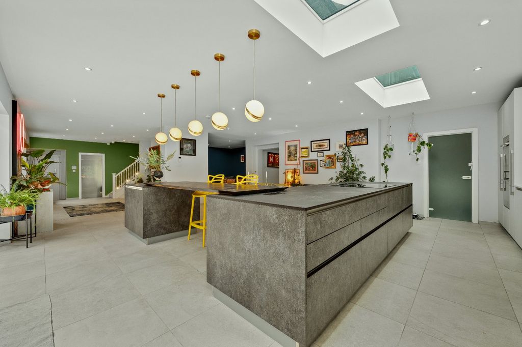 Additional image 8 of 5 bed detached house for saleDrakes Close, Esher, Surrey KT10