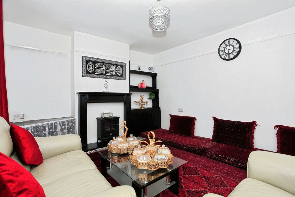 Property photo 3 of 17 Photo