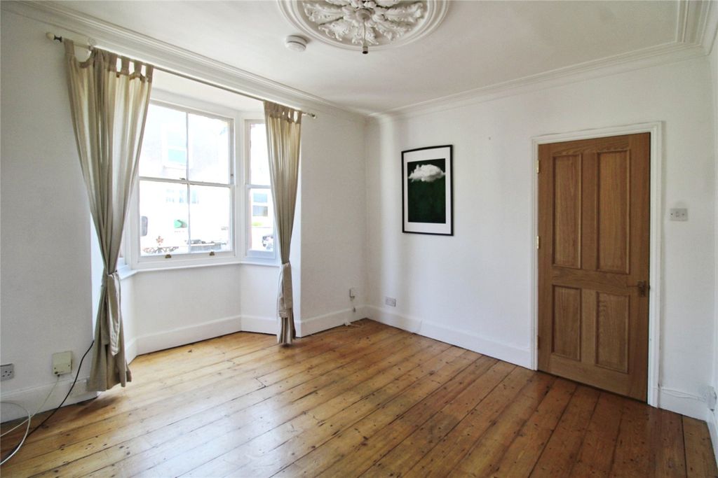 Property photo 2 of 17 Picture No. 16