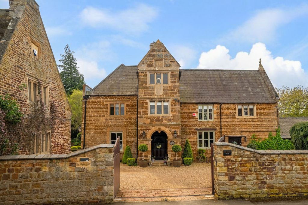 Property photo 2 of 41