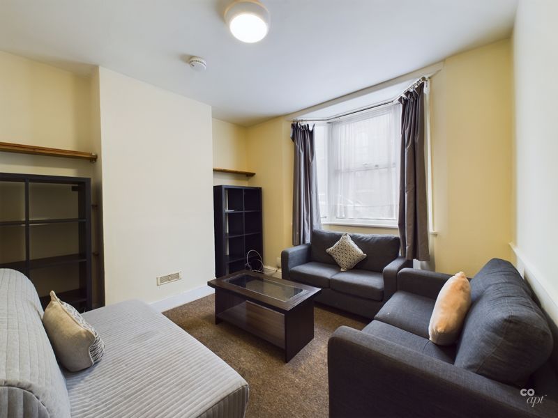 Property photo 1 of 9 Photo 7