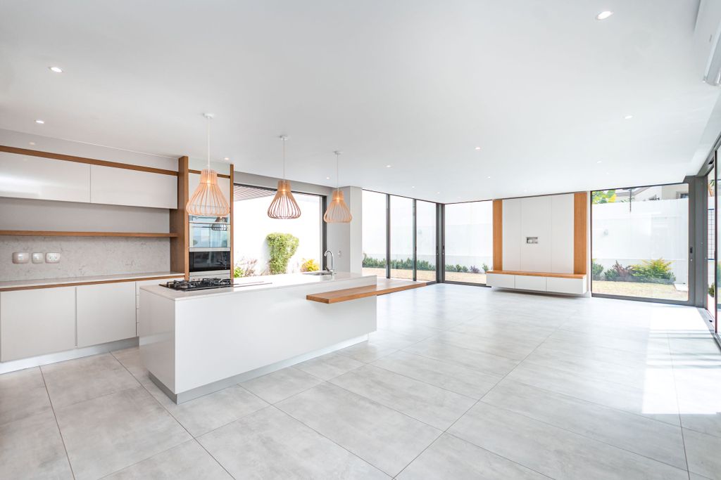 Property photo 3 of 54