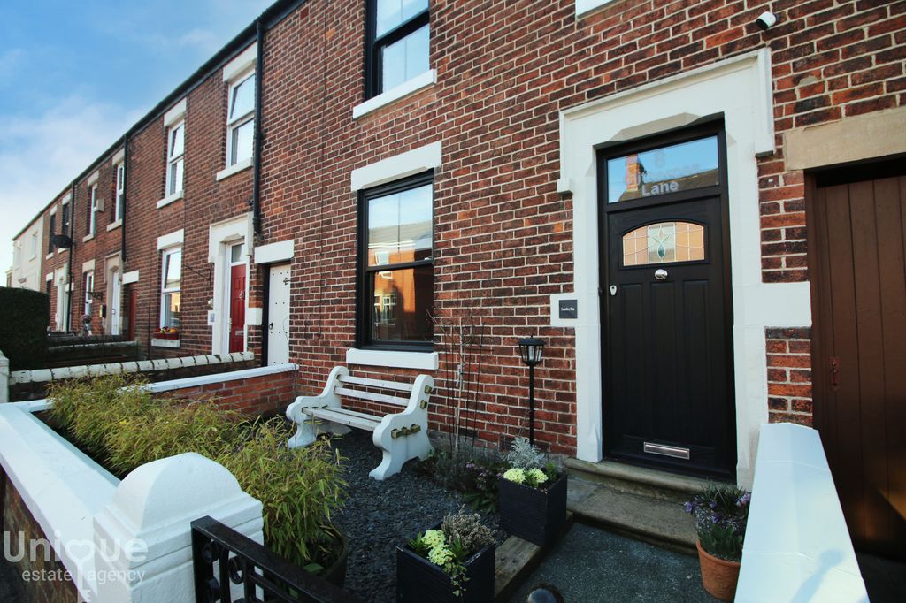 Property photo 2 of 34