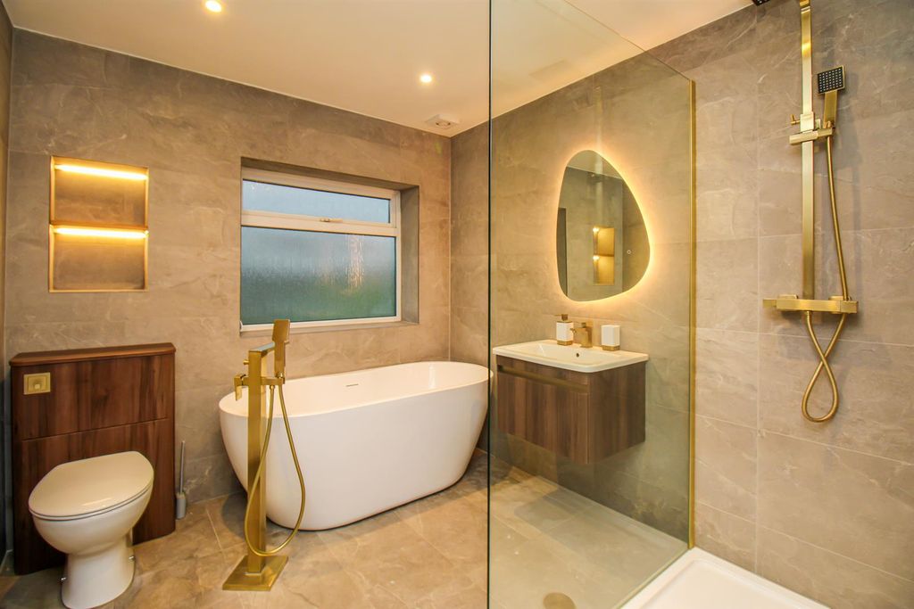 Property photo 2 of 13 Bathroom/W.C.