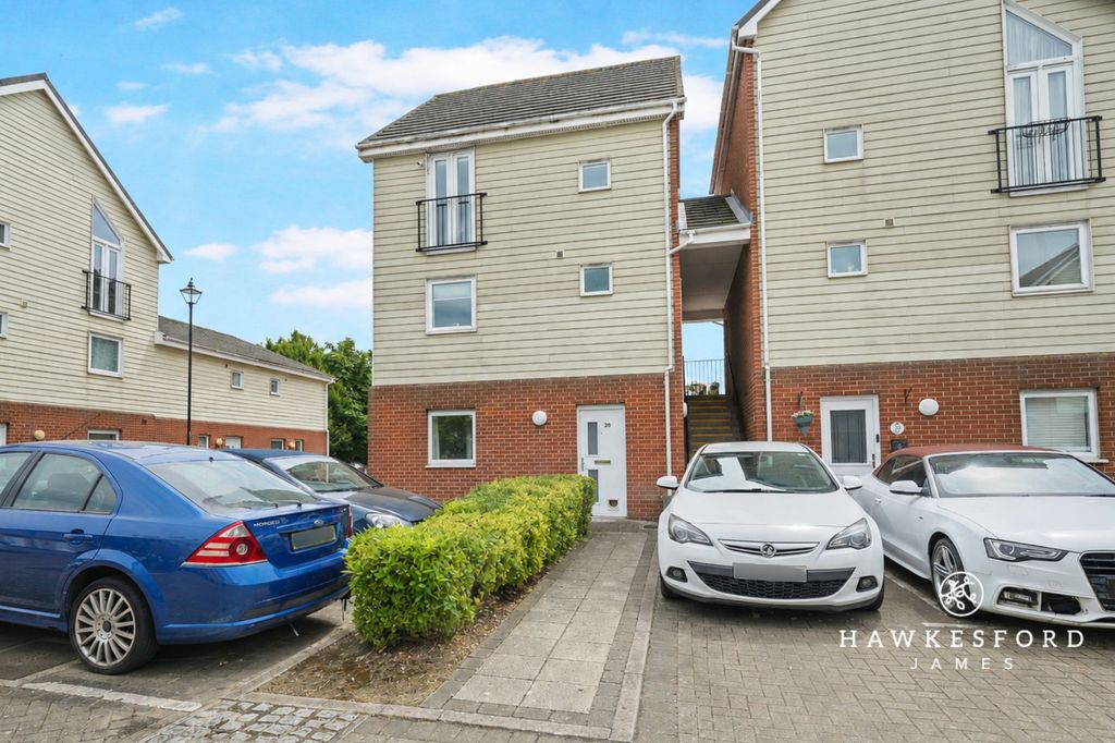 Property photo 1 of 15 Onyx Drive, Sittingbourne - Front Aspect