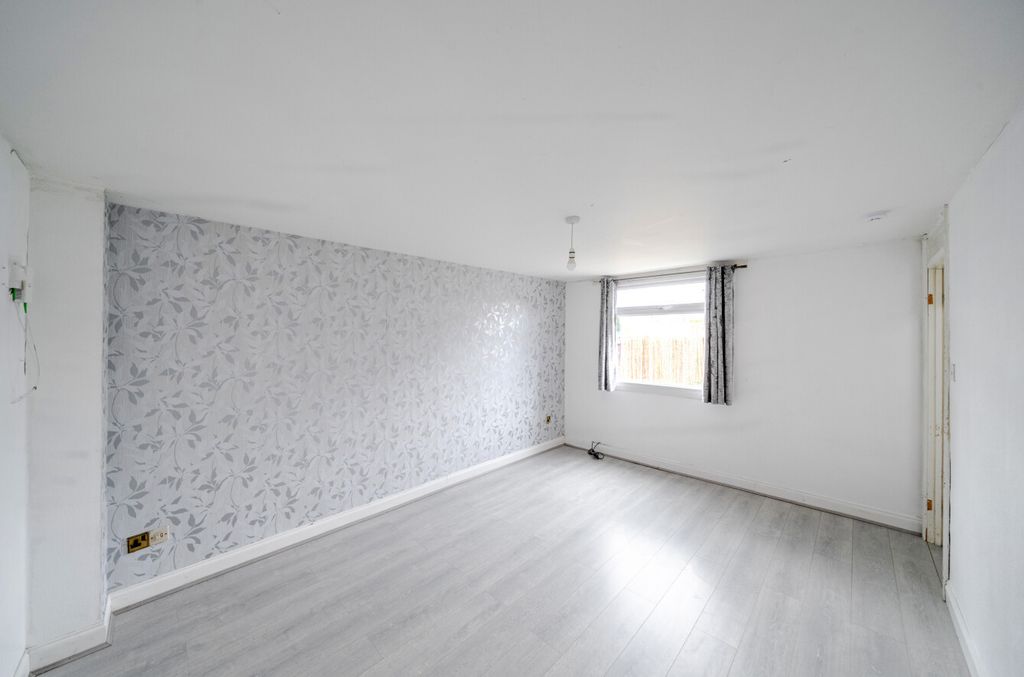 Property photo 3 of 12 1330772-3-688c9Ef...