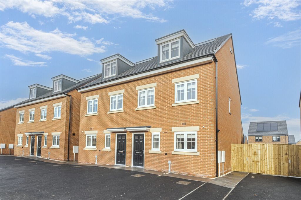 Property photo 1 of 8 Exterior