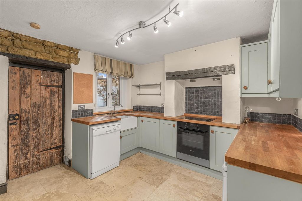 Property photo 2 of 12 21 Round Close Road, Adderbury-7.Jpg