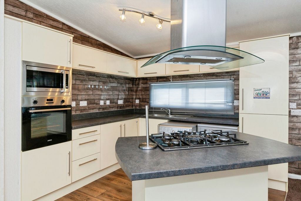 Property photo 2 of 18 Picture 2