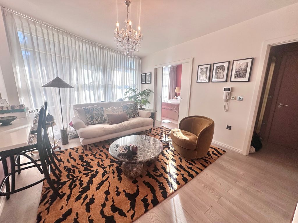 Property photo 3 of 9 Living