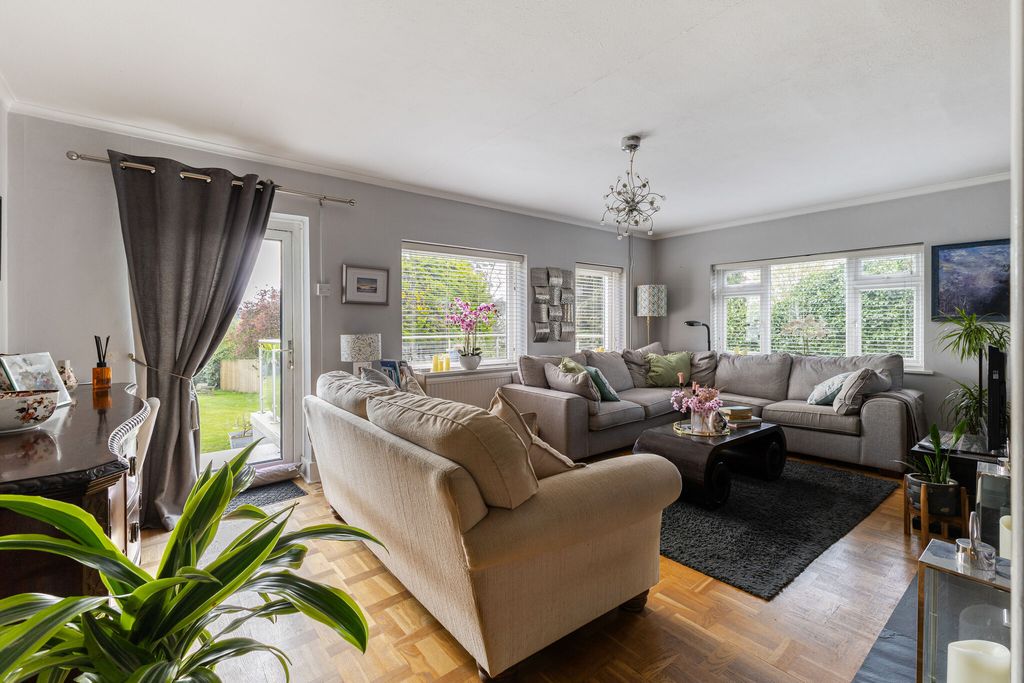 Property photo 3 of 25 Sitting Room