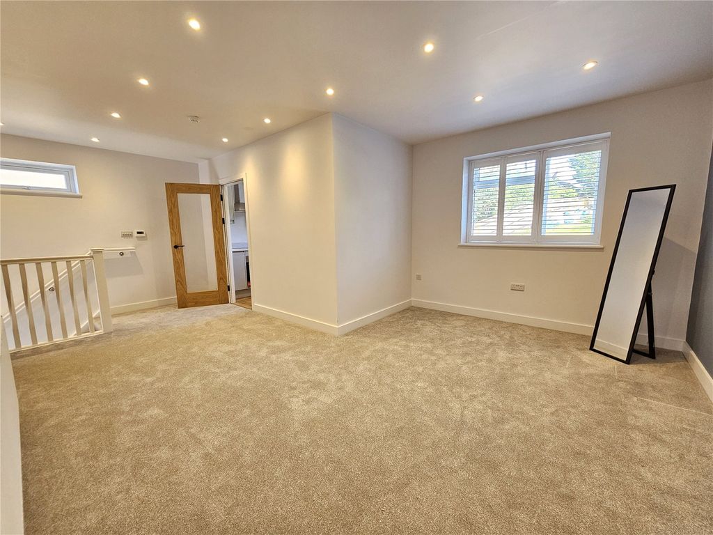 Property photo 3 of 6 Picture No. 02