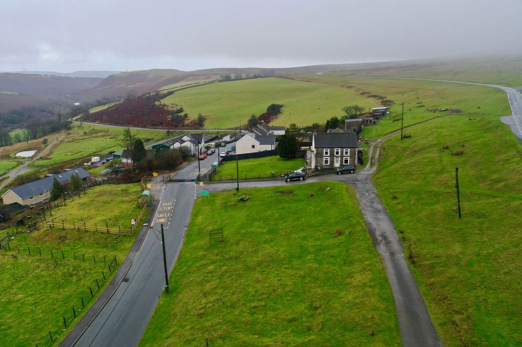 Property photo 2 of 11